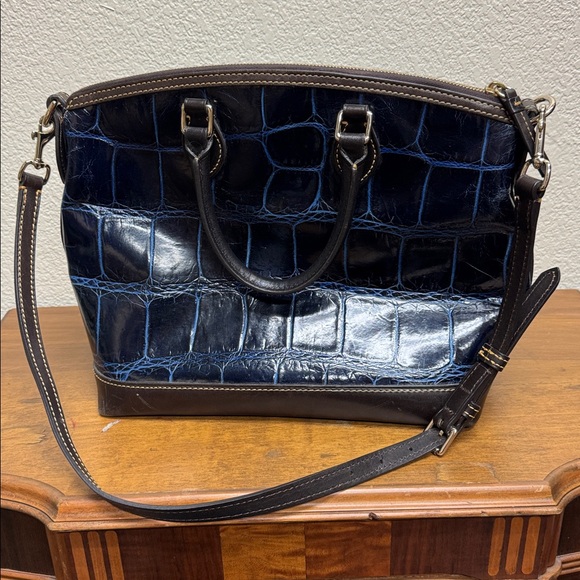 Dooney & Bourke Double Pocket Satchel Dillen in Blue Croc Embossed Leather - Picture 3 of 8